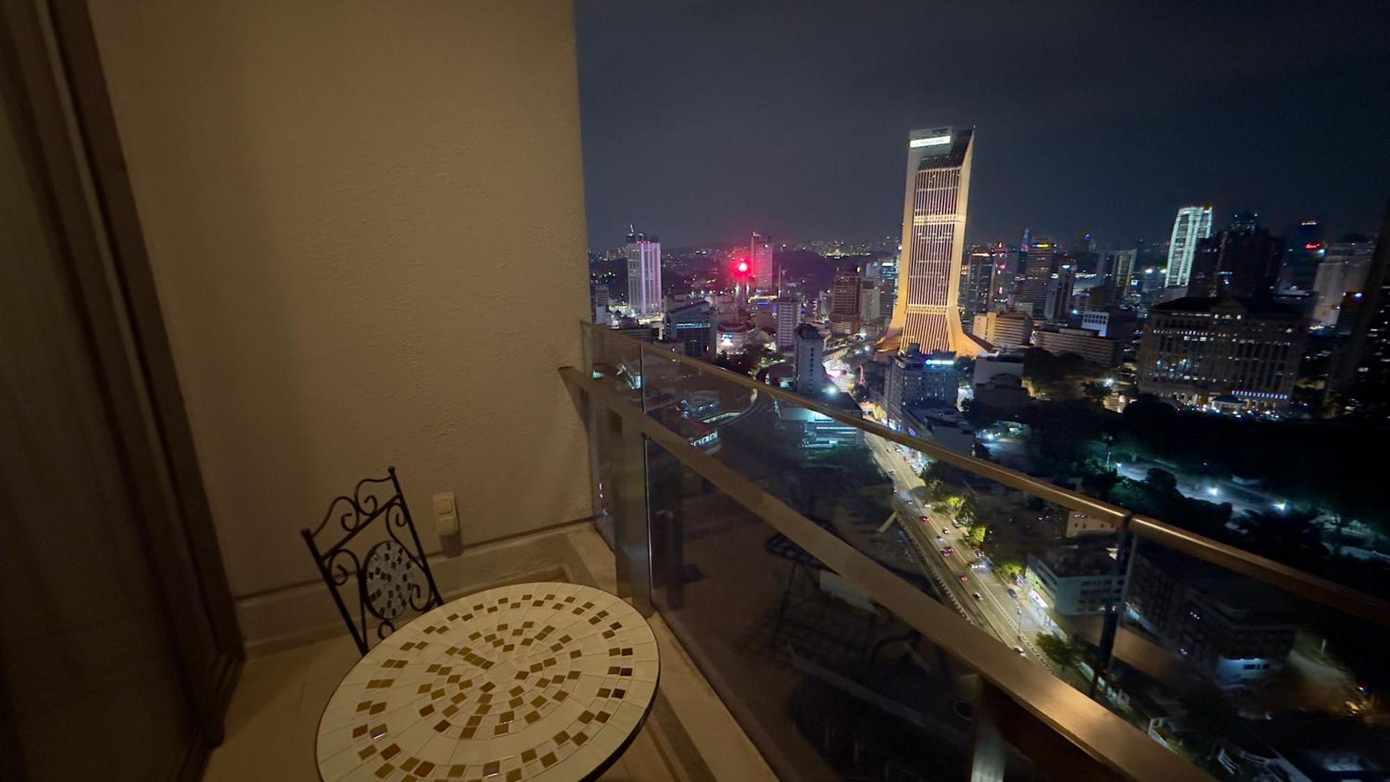 Balcony Unit Ii & The Robertson 33f Pangsapuri