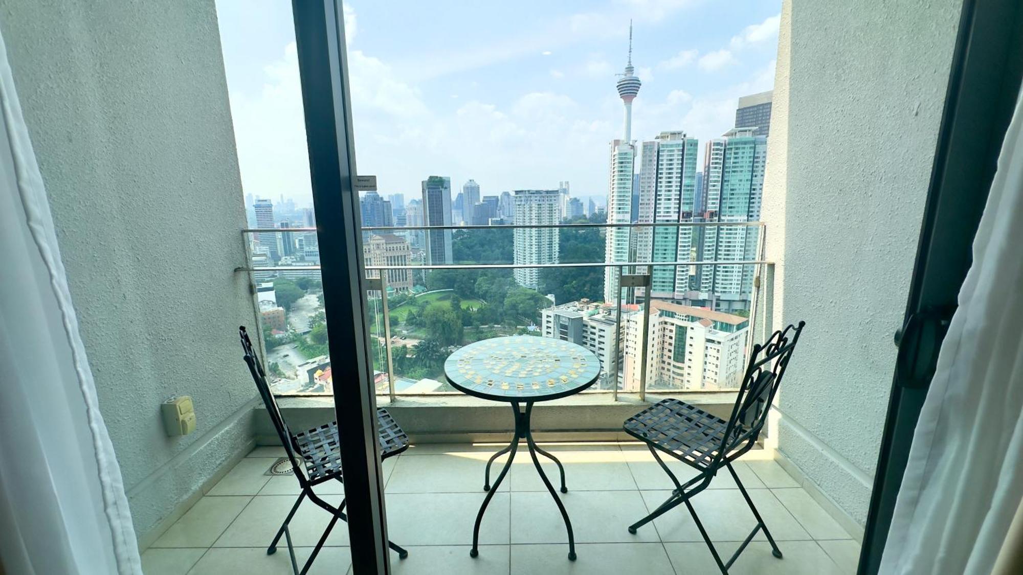 Balcony Unit Ii & The Robertson 33f Pangsapuri