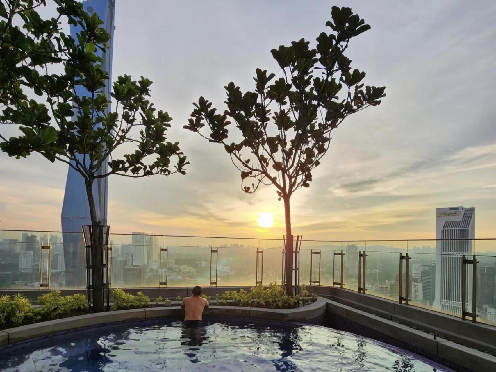 Balcony Unit Ii & The Robertson 33f Pangsapuri *