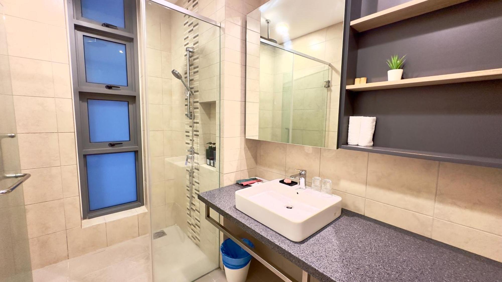 Balcony Unit Ii & The Robertson 33f Pangsapuri Kuala Lumpur