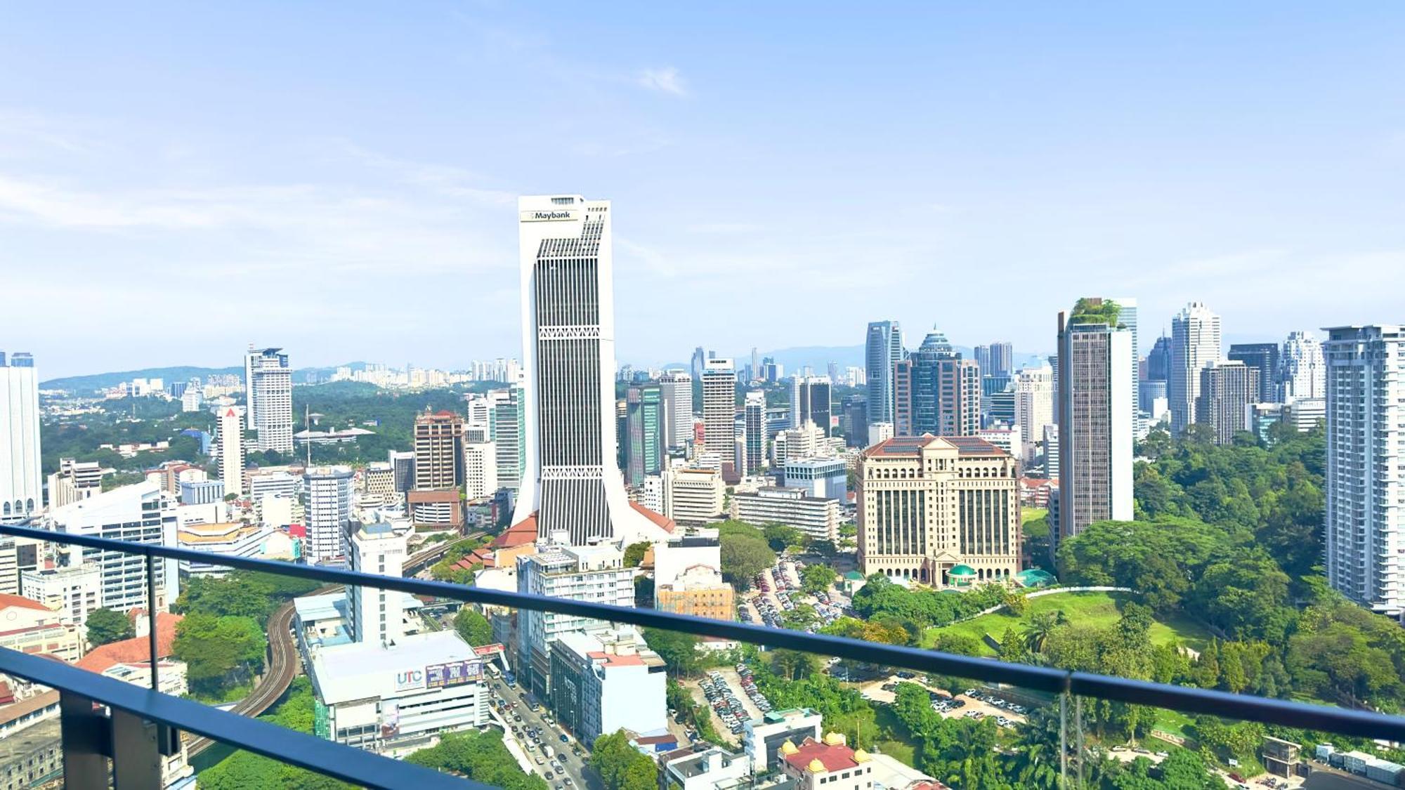 Pangsapuri Balcony Unit Ii & The Robertson 33f