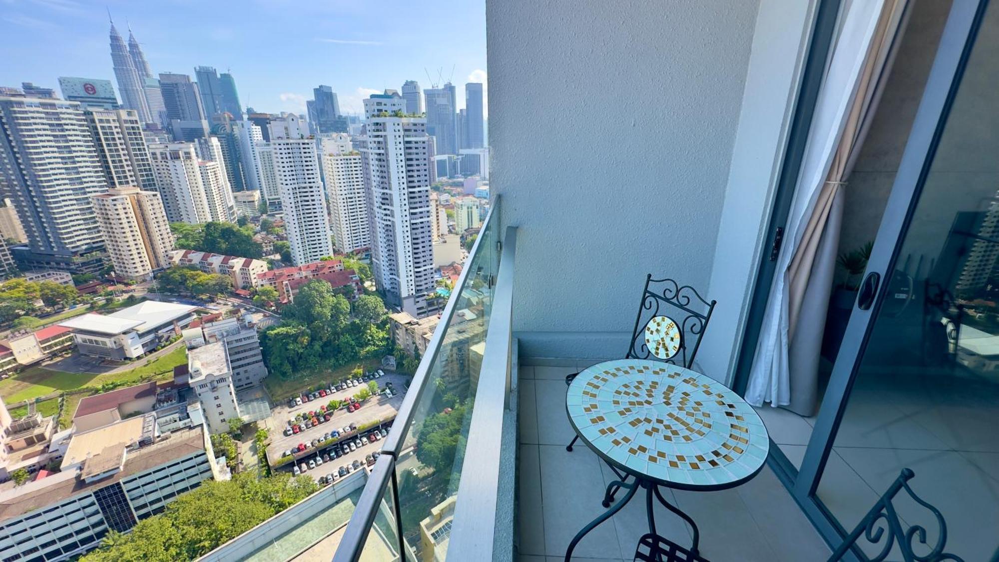Pangsapuri Balcony Unit Ii & The Robertson 33f Kuala Lumpur