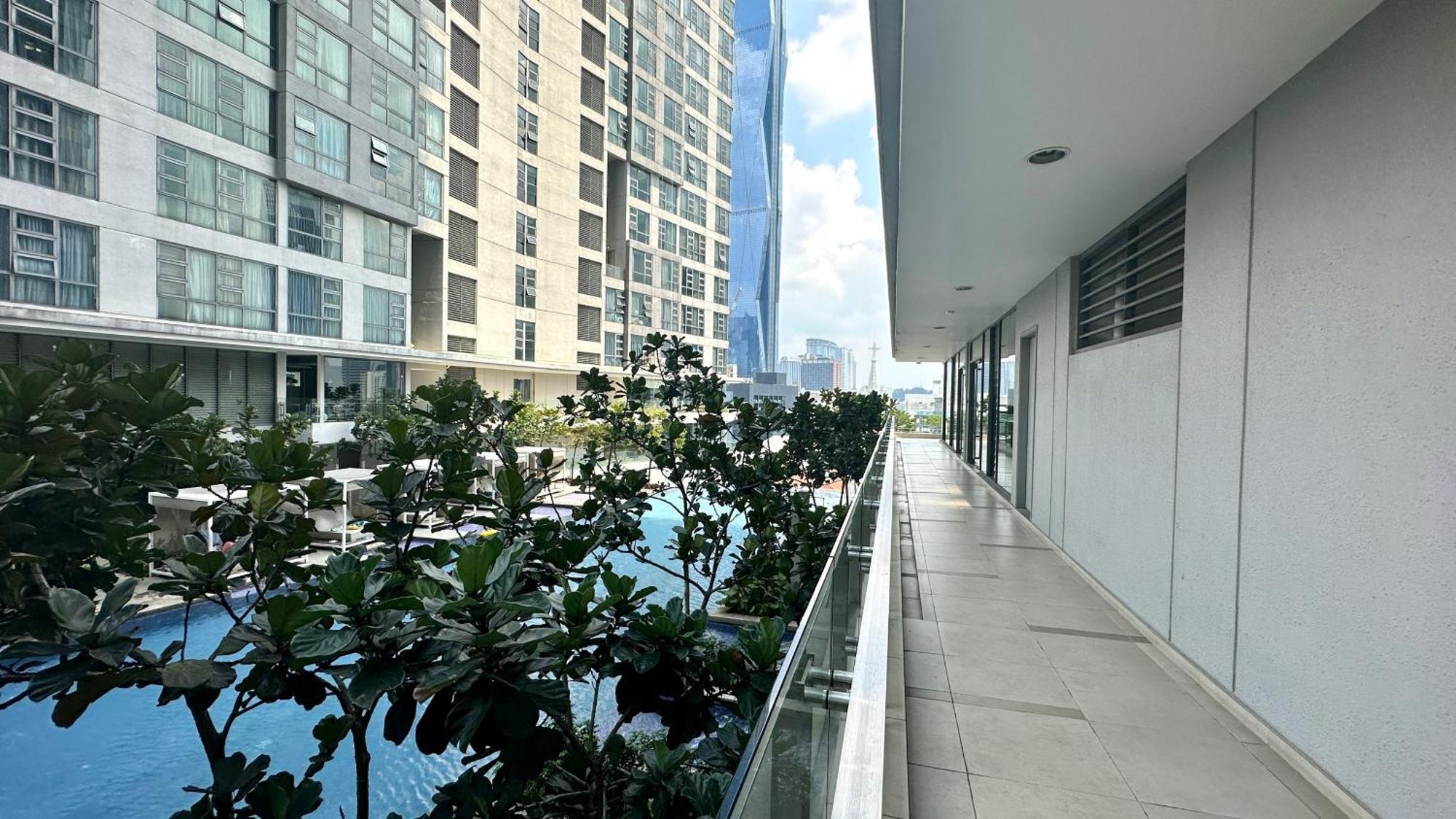 Pangsapuri Balcony Unit Ii & The Robertson 33f