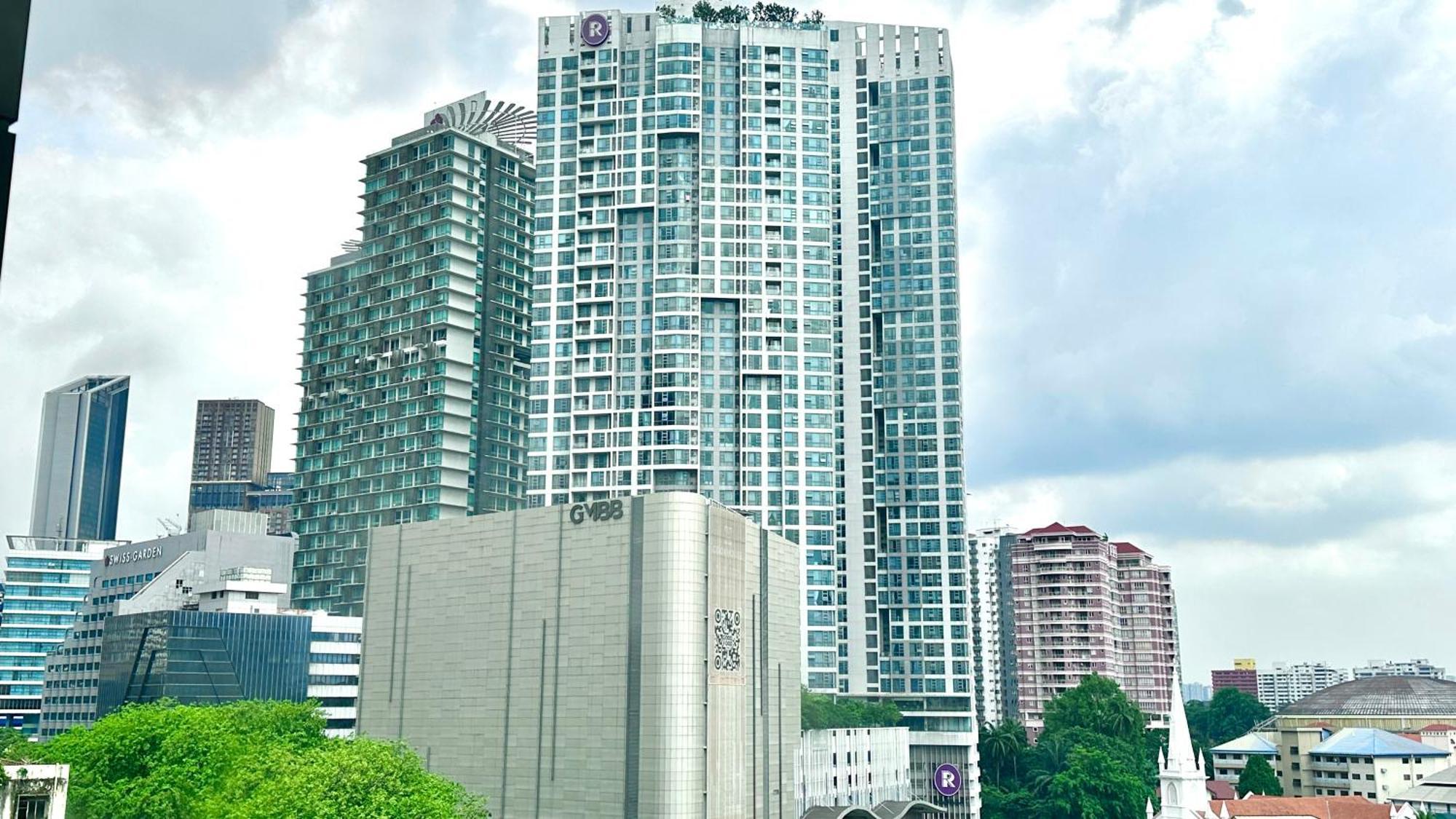 Balcony Unit Ii & The Robertson 33f *