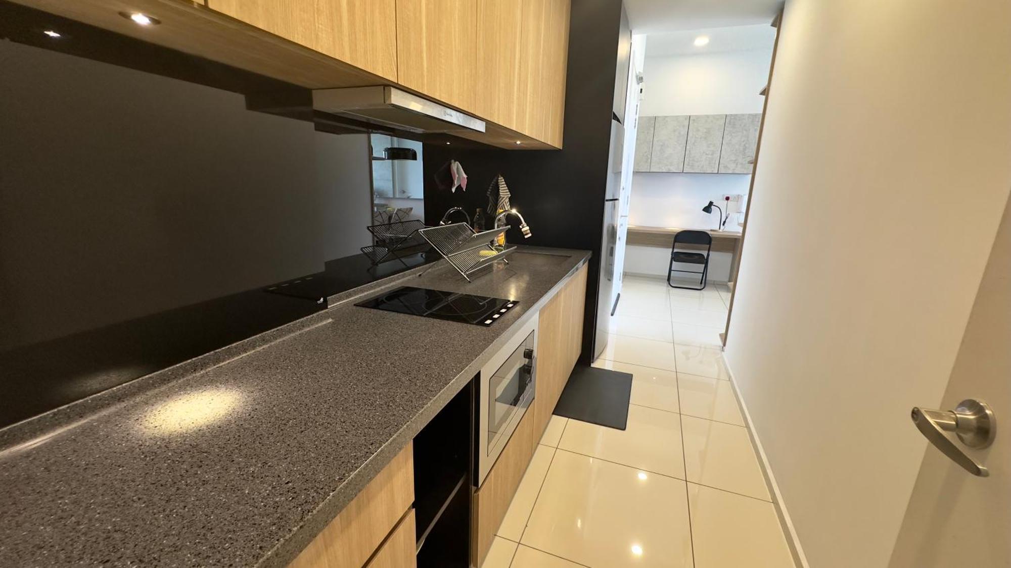 Balcony Unit Ii & The Robertson 33f Apartment